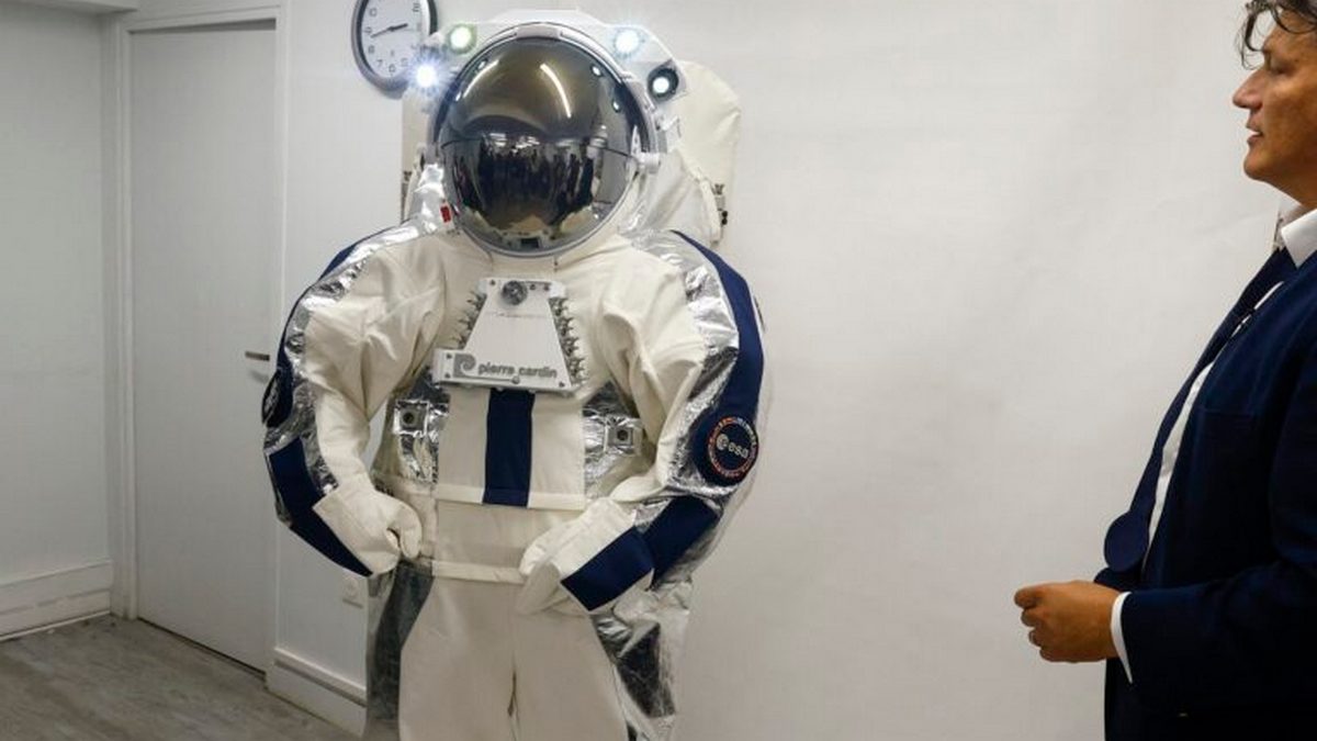 Ο οίκος Cardin σχεδίασε διαστημικές στολές για την εκπαίδευση αστροναυτών
