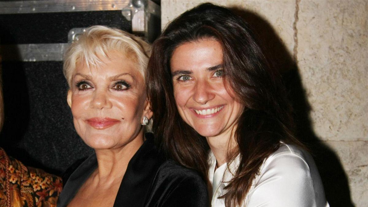 Μαρινέλλα: Η κόρη και η οικογένειά της στο πλευρό της μετά την κατάρρευσή της στο Ηρώδειο – ΒΙΝΤΕΟ