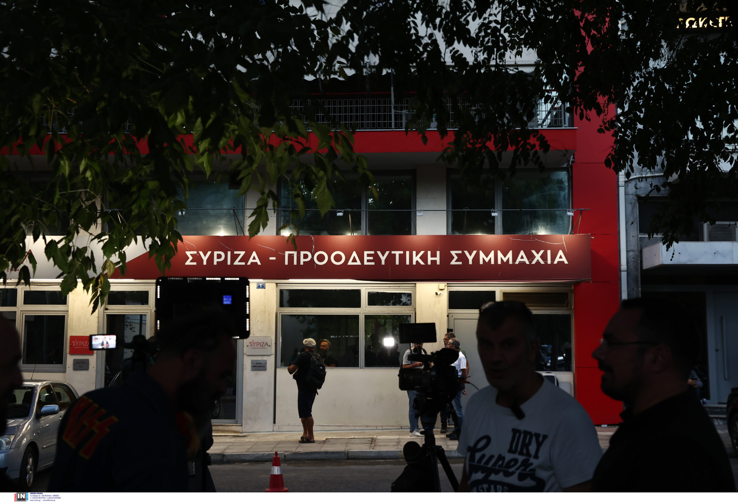 ΣΥΡΙΖΑ: Ένταση και αποδοκιμασίες έξω από την Κουμουνδούρου – Σε εξέλιξη η συνεδρίαση της Πολιτικής Γραμματείας – ΦΩΤΟ και ΒΙΝΤΕΟ