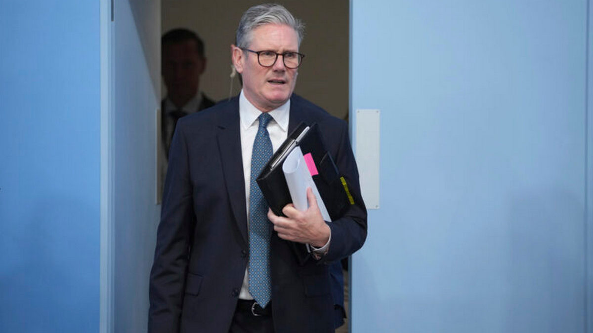 Sunday Times: Ο Στάρμερ παραβίασε κανόνες της Βουλής των Κοινοτήτων μη δηλώνοντας δωρεές ρούχων στη σύζυγό του