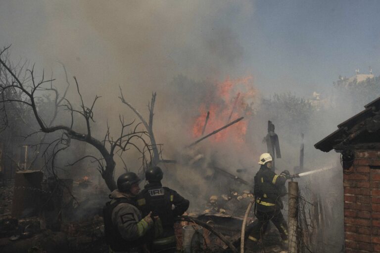 Ουκρανία: Οι ρωσικές δυνάμεις έπληξαν πολυώροφο κτίριο διαμερισμάτων στο Χάρκοβο – Τουλάχιστον 12 τραυματίες