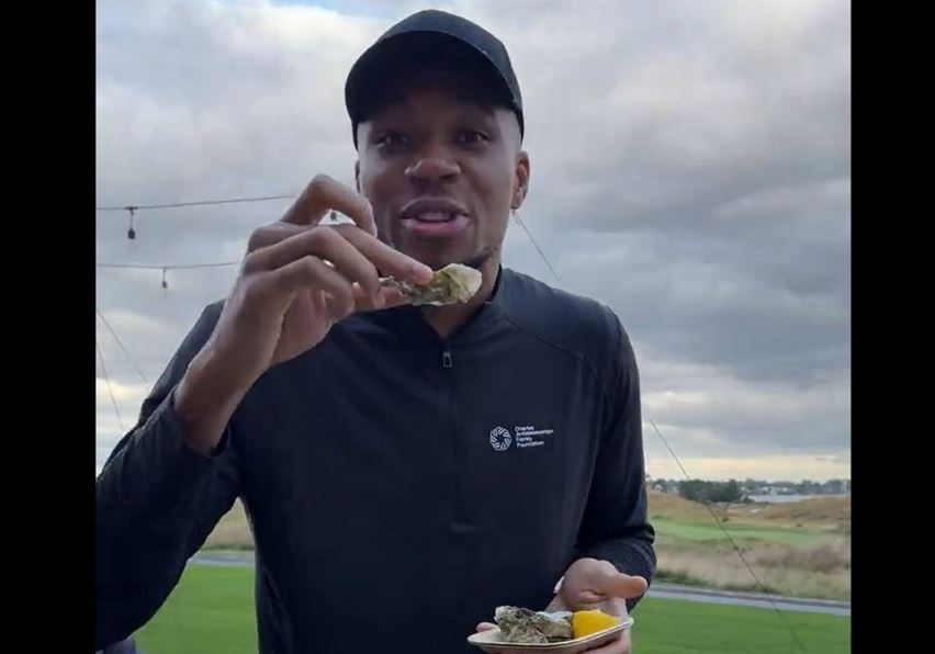 Γιάννης Αντετοκούνμπο: Δοκίμασε στρείδια και ξετρελάθηκε