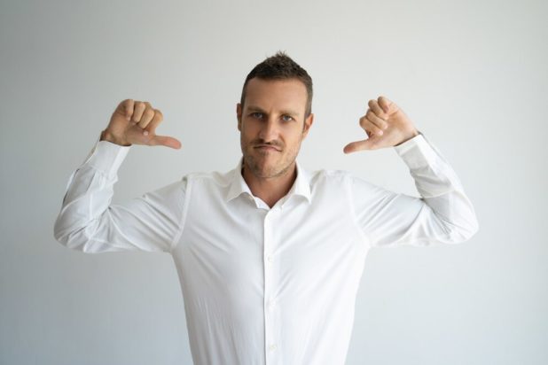 9 Συμπεριφορές που μαρτυρούν ότι ένας άνδρας σας χρησιμοποιεί για να τονώσει το εγώ του