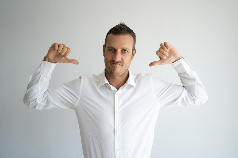 9 Συμπεριφορές που μαρτυρούν ότι ένας άνδρας σας χρησιμοποιεί για να τονώσει το εγώ του