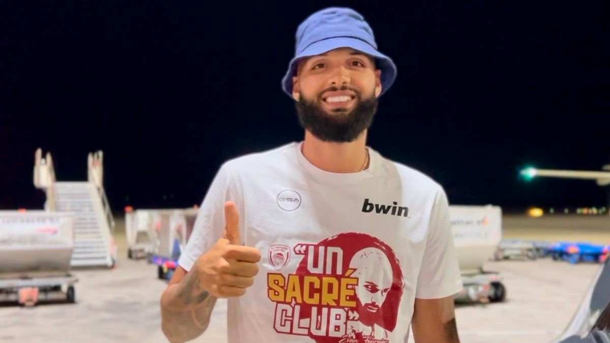 Ολυμπιακός: Πάτησε Ελλάδα ο Εβάν Φουρνιέ – Αποθέωση από τους φίλους των «ερυθρόλευκων» – ΦΩΤΟ & ΒΙΝΤΕΟ