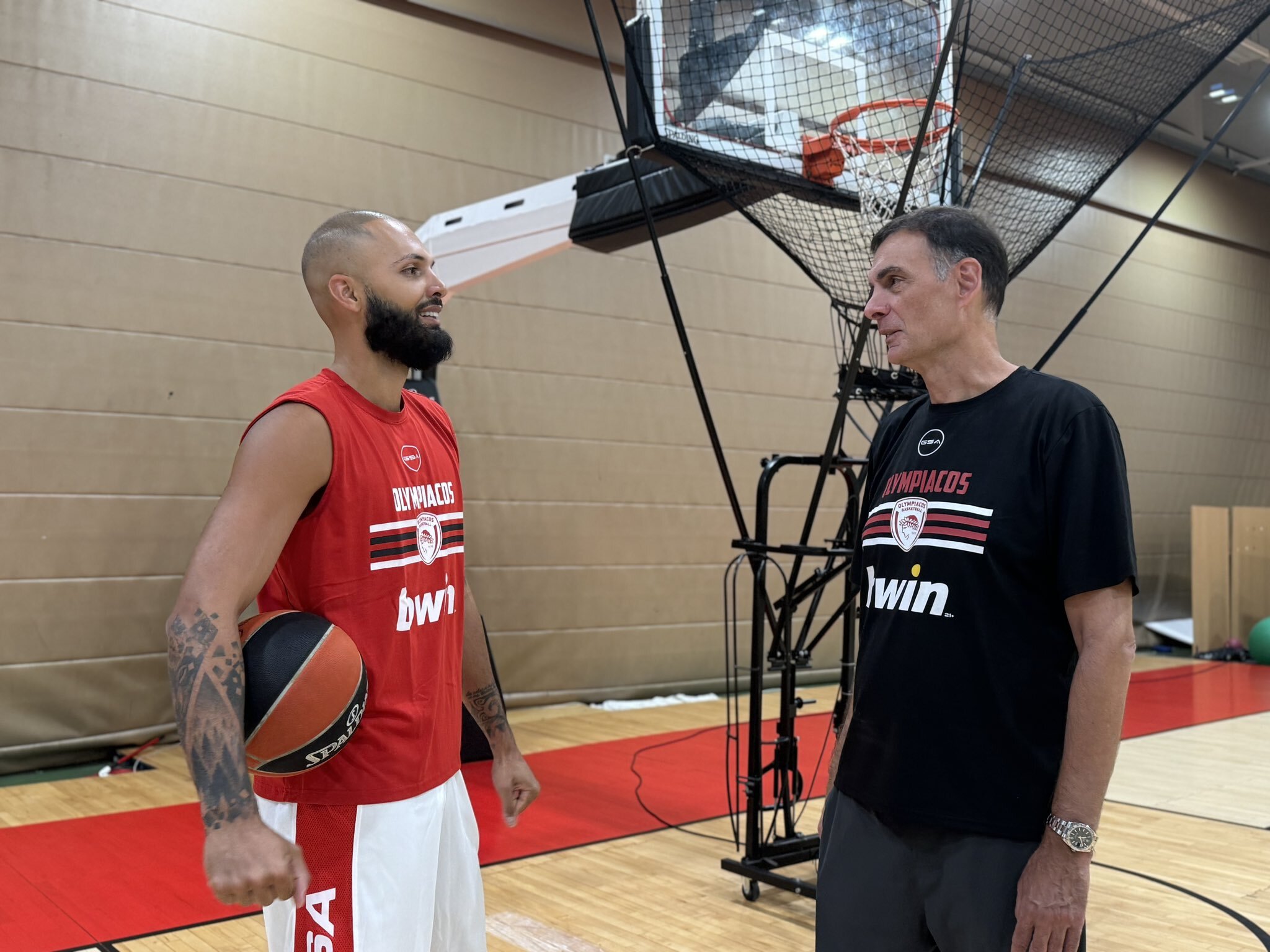 Ολυμπιακός: Ο Εβάν Φουρνιέ «πάτησε παρκέ» και έκανε την πρώτη του προπόνηση – ΦΩΤΟ