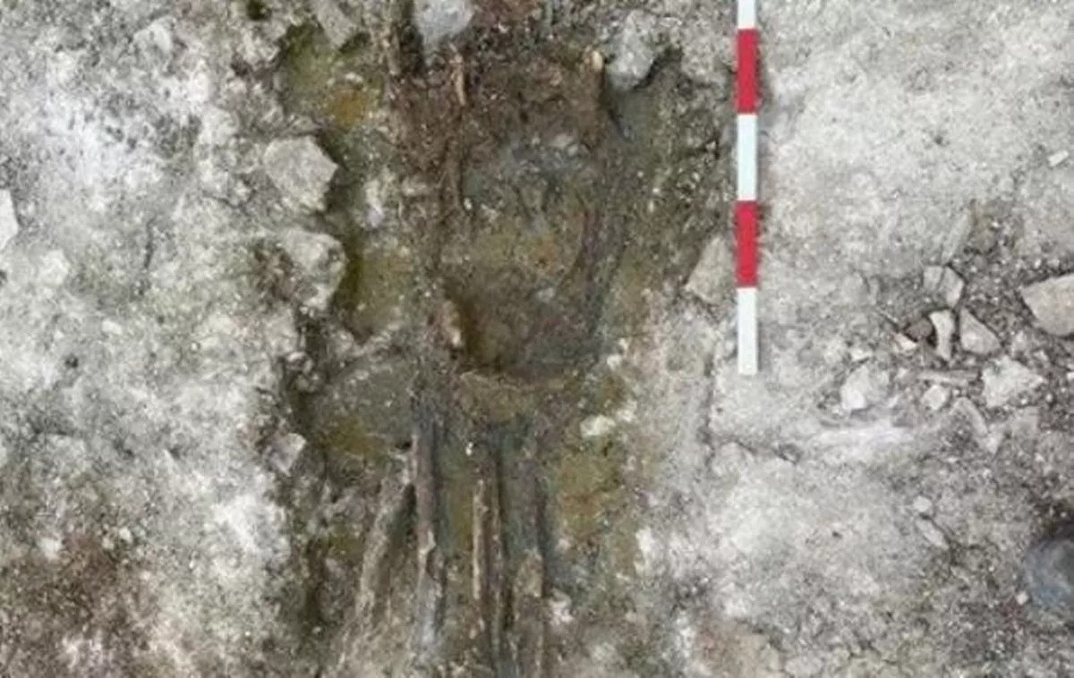 Aνακαλύφθηκαν λείψανα, τα οποία πιθανολογείται ότι είναι ανθρώπου ο οποίος έζησε στον ρωμαϊκό οικισμό. Φωτογραφία: Rolls -Royce