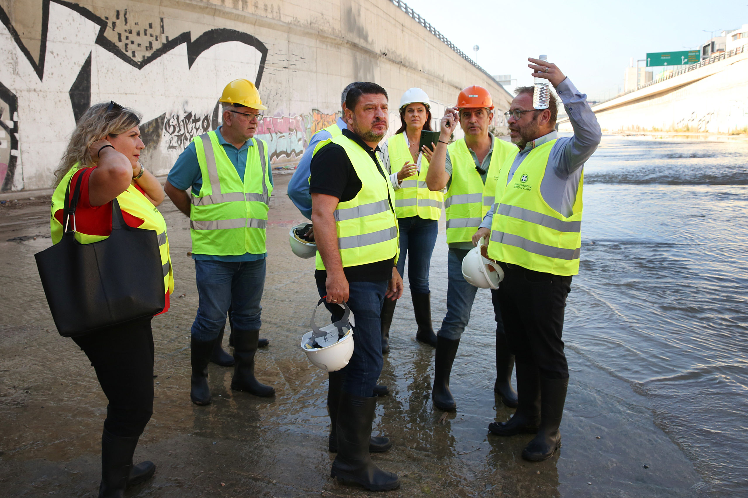 Κηφισός: Αυτοψία Χαρδαλιά στις εργασίες καθαρισμού του υπόγειου τμήματος – Δείτε βίντεο