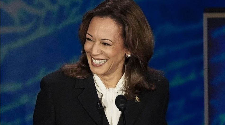 ΗΠΑ: Οι θεωρίες συνωμοσίας για τα σκουλαρίκια της Κάμαλα Χάρις – «Είχε βοήθεια απ’ έξω»