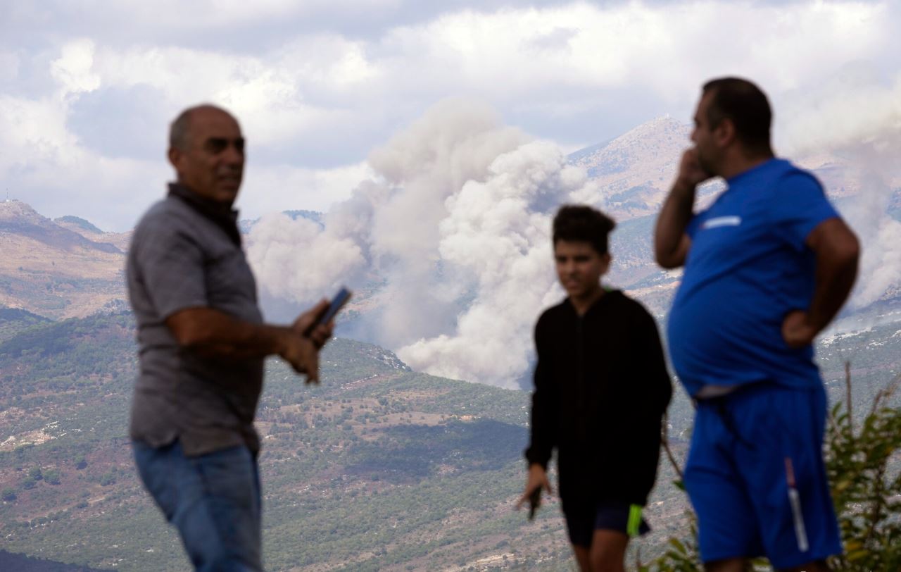 Σε 2 μέτωπα ο πόλεμος στην Μέση Ανατολή: Το Ισραήλ υποστηρίζει ότι σχεδόν έχει εξοντώσει την ηγεσία της Χεζμπολάχ – Οι επιθέσεις σε Βορρά και Νότο