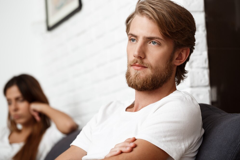 7 Συμπεριφορές που επιδεικνύουν στις σχέσεις τους οι άνδρες που δεν έχουν αυτοεκτίμηση