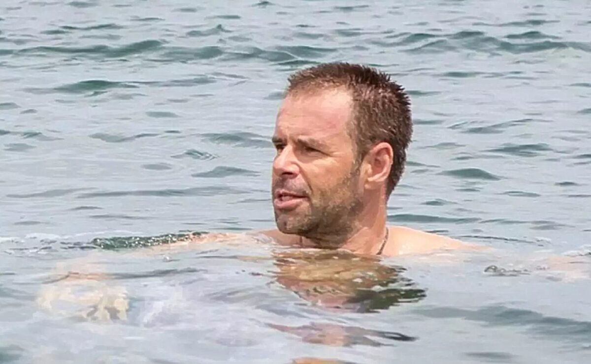 Πούλησε όλα τα υπάρχοντά του, πήρε 240.000 ευρώ και πήγε να μείνει σε ένα ερημονήσι που αγόρασε