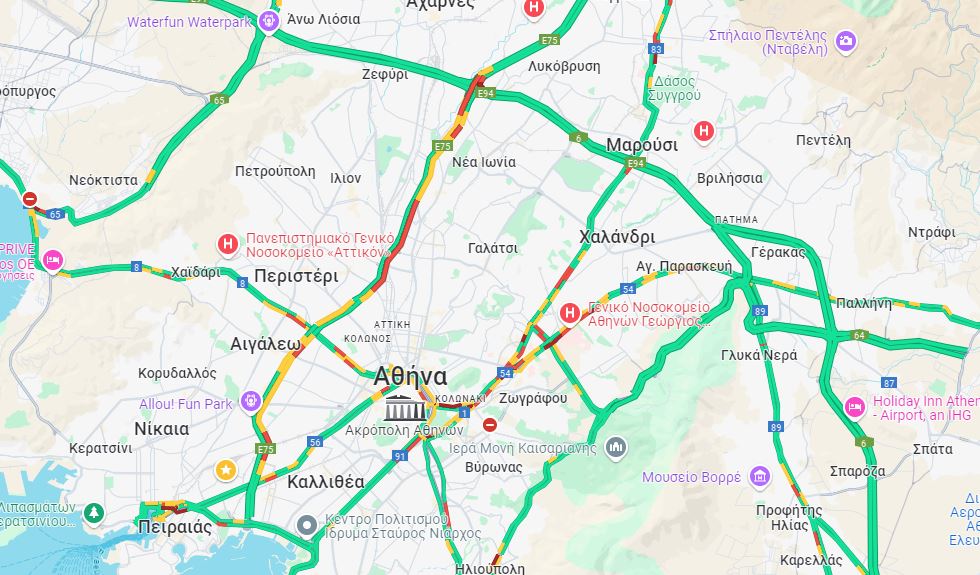 Χαμηλές ταχύτητες στον Κηφισό – Αυτοκίνητο πήρε φωτιά