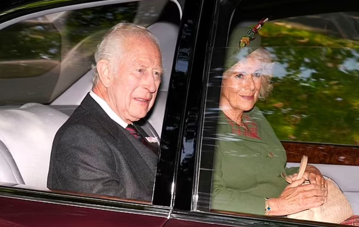 Βρετανία: Οι βασιλείς τιμούν τον θάνατο της Ελισάβετ II