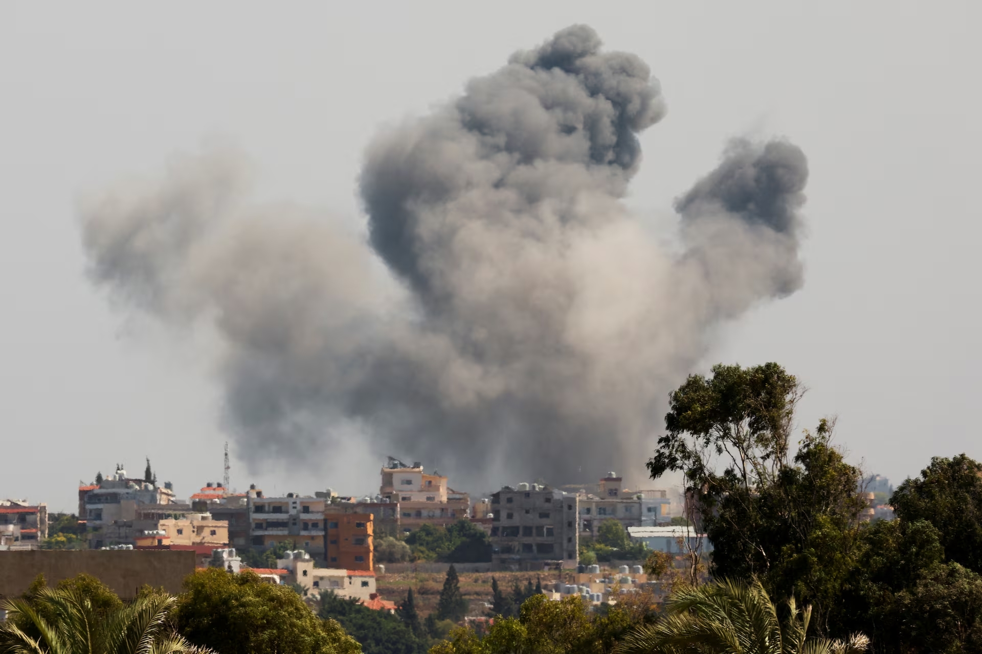 Ισορροπία τρόμου στη Μέση Ανατολή: 588 οι νεκροί στον Λίβανο από τις ισραηλινές επιδρομές – Αναστολή πτήσεων από και προς τη Βηρυτό