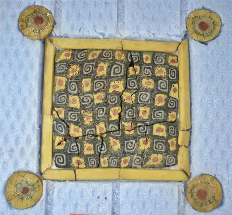 Πλακέτα με την τεχνική millefiori.