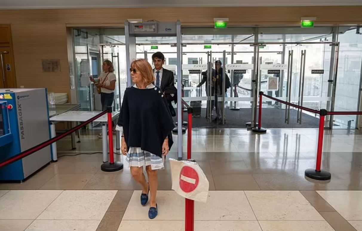 Γαλλία – Πελικό: Νέες αποκαλύψεις για το «τέρας της Αβινιόν» – Έστειλε σε βιαστή της συζύγου του φωτογραφία της που ήταν περιτριγυρισμένη από 5 άνδρες