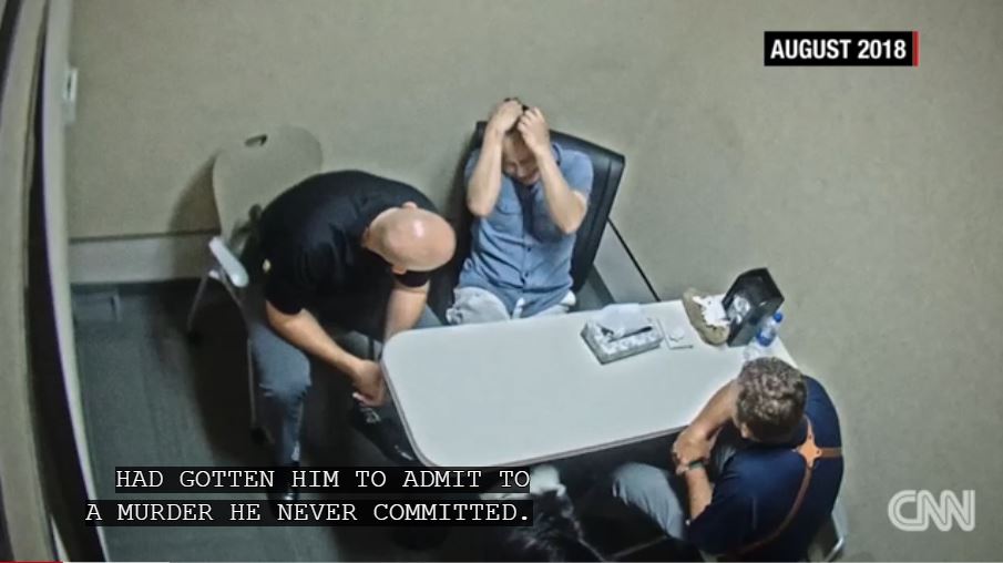 ΗΠΑ: Η αστυνομία πίεσε πολίτη να ομολογήσει ότι σκότωσε τον πατέρα του – Το ποσό του συμβιβασμού για να μην εκδικαστεί η εναντίον της αγωγή