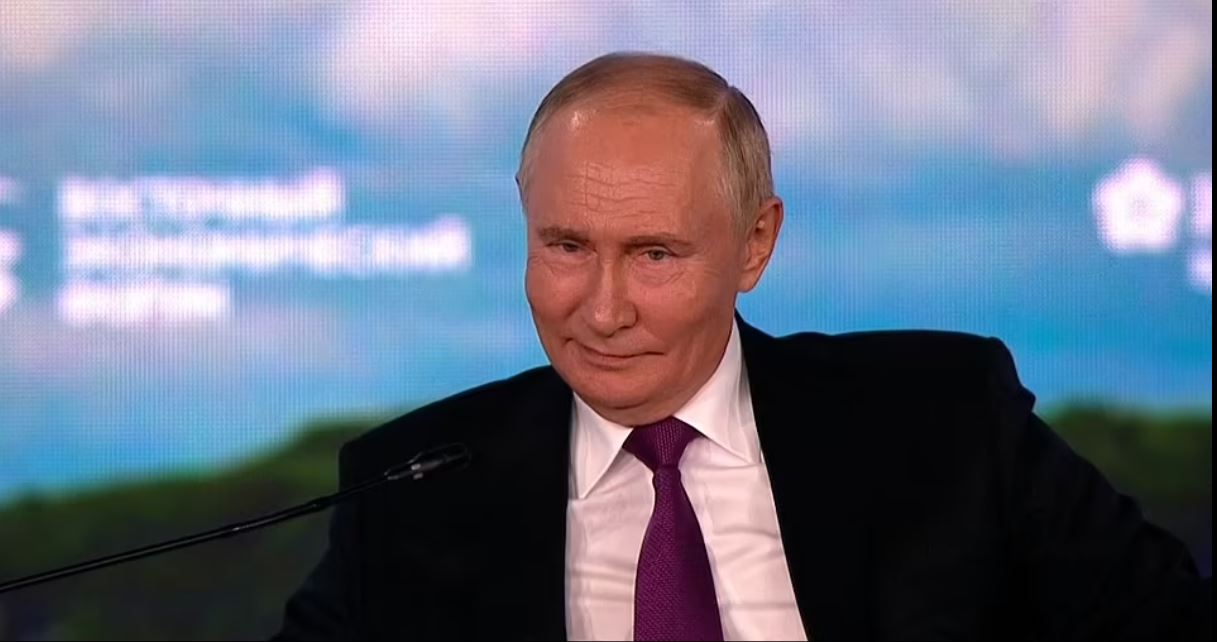 Πούτιν: «Τρολάρει» την Κάμαλα Χάρις και αποκαλύπτει ποιος θα ήθελε να κερδίσει τις αμερικανικές εκλογές – Η απάντηση του Λευκού Οίκου