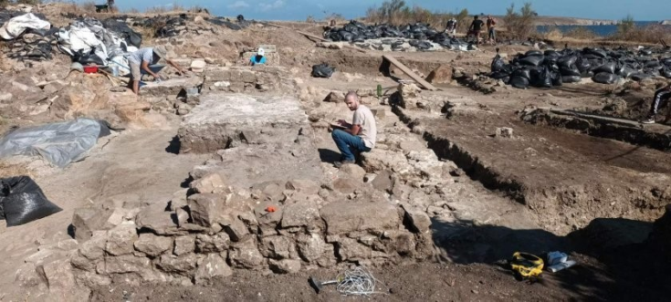 Η Απολλωνία ή "προς Επίδαμνον ή Ηπειρωτική" ήταν αρχαία πόλη, αποικία των Κορινθίων. Βρισκόταν στα νότια εδάφη της σημερινής Αλβανίας, κοντά στους ποταμούς Αώο και Άψο, όπως αναφέρει ο Στράβων. Φωτογραφία: Εθνική Τηλεόραση της Βουλγαρίας