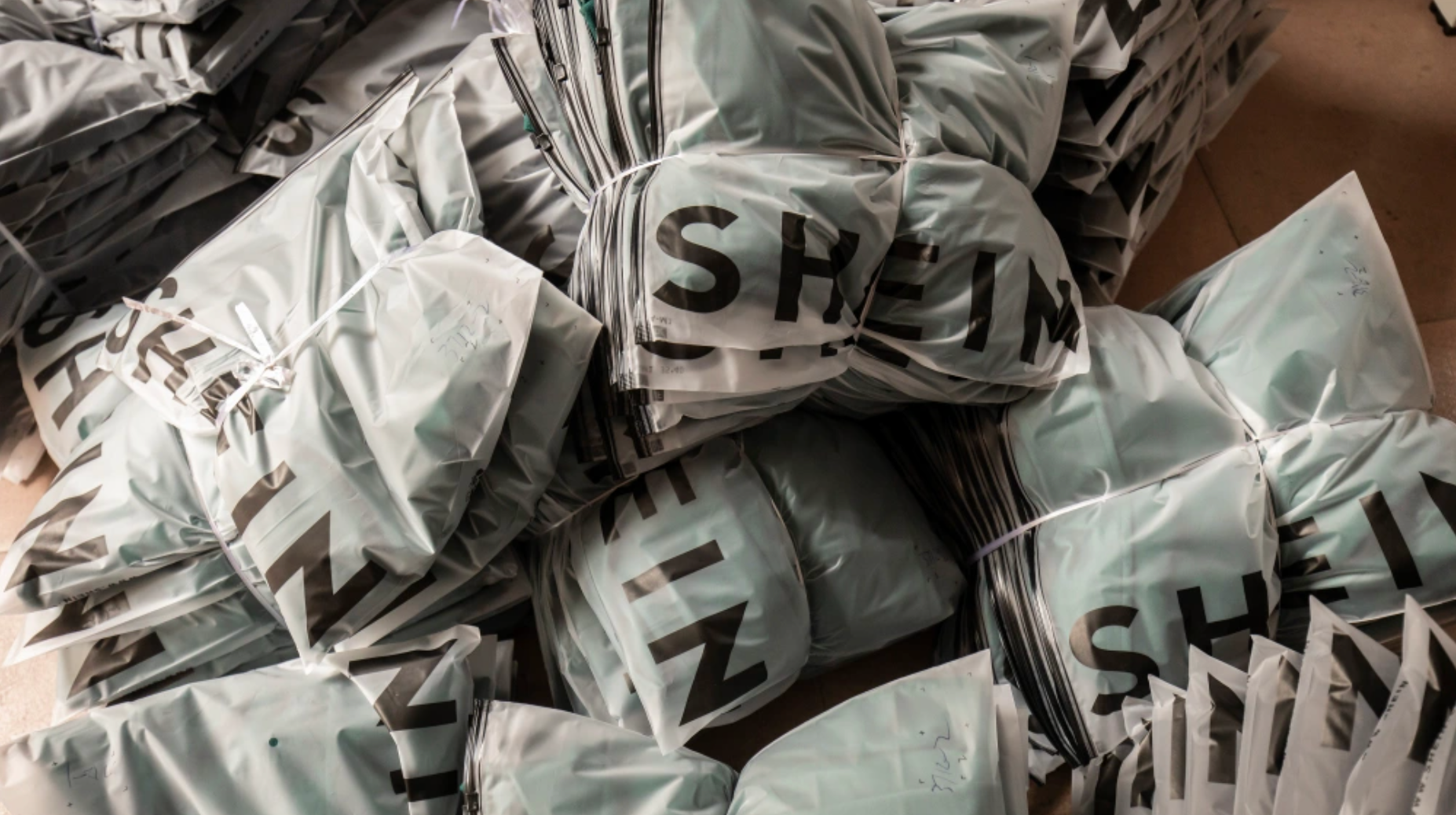 H Shein ερευνάται από τις ιταλικές αρχές για «πράσινο ξέπλυμα» – Πώς η εφαρμογή διαφημίζει βιωσιμότητα μέσω ασάφειας