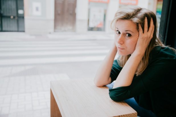 Ανακάλυψα ότι ο άνδρας μου είχε εξωσυζυγική σχέση μόνο όταν «έπιασαν» την ερωμένη του. Δεν υπήρξε το παραμικρό σημάδι και η αιτία της απιστίας, με άφησε άναυδη