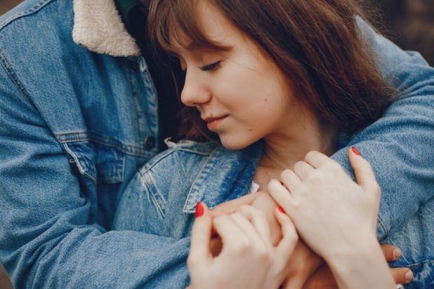 9 Σημάδια που μαρτυρούν ότι είστε εθισμένος σε έναν άνθρωπο (αλλά όχι ερωτευμένος)