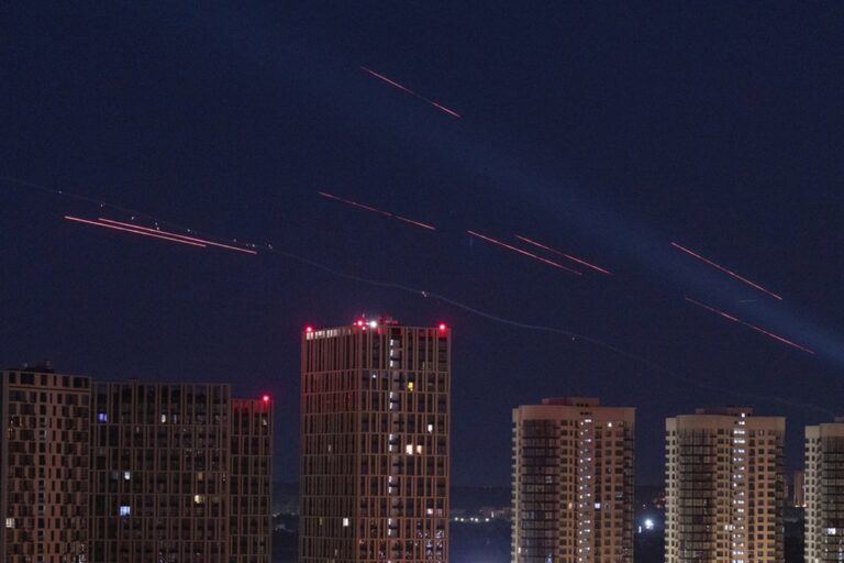 Ουκρανία: Σε εξέλιξη σφοδρή ρωσική πυραυλική επίθεση στο Κίεβο