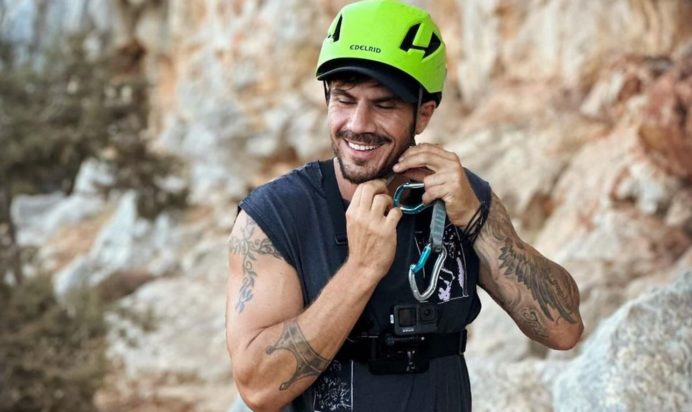 Άκης Πετρετζίκης