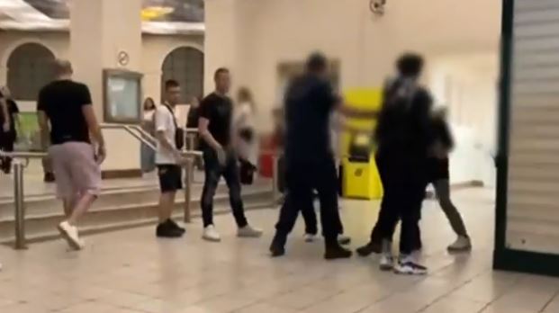 Συμπλοκή ανήλικων στο Μοναστηράκι