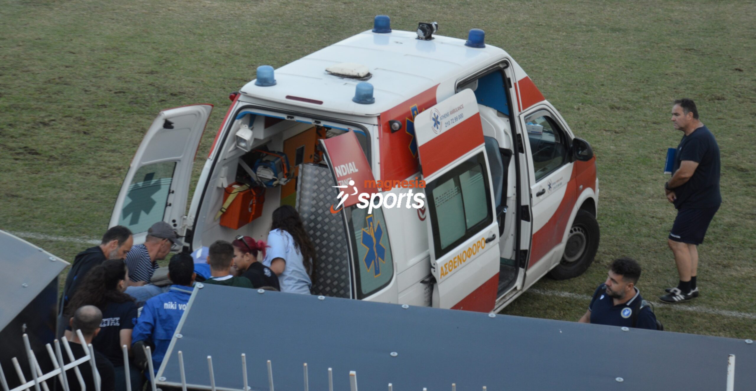 Βόλος: Φίλαθλος κατέρρευσε στις εξέδρες – Διακομίσθηκε σε νοσοκομείο της Θεσσαλονίκης