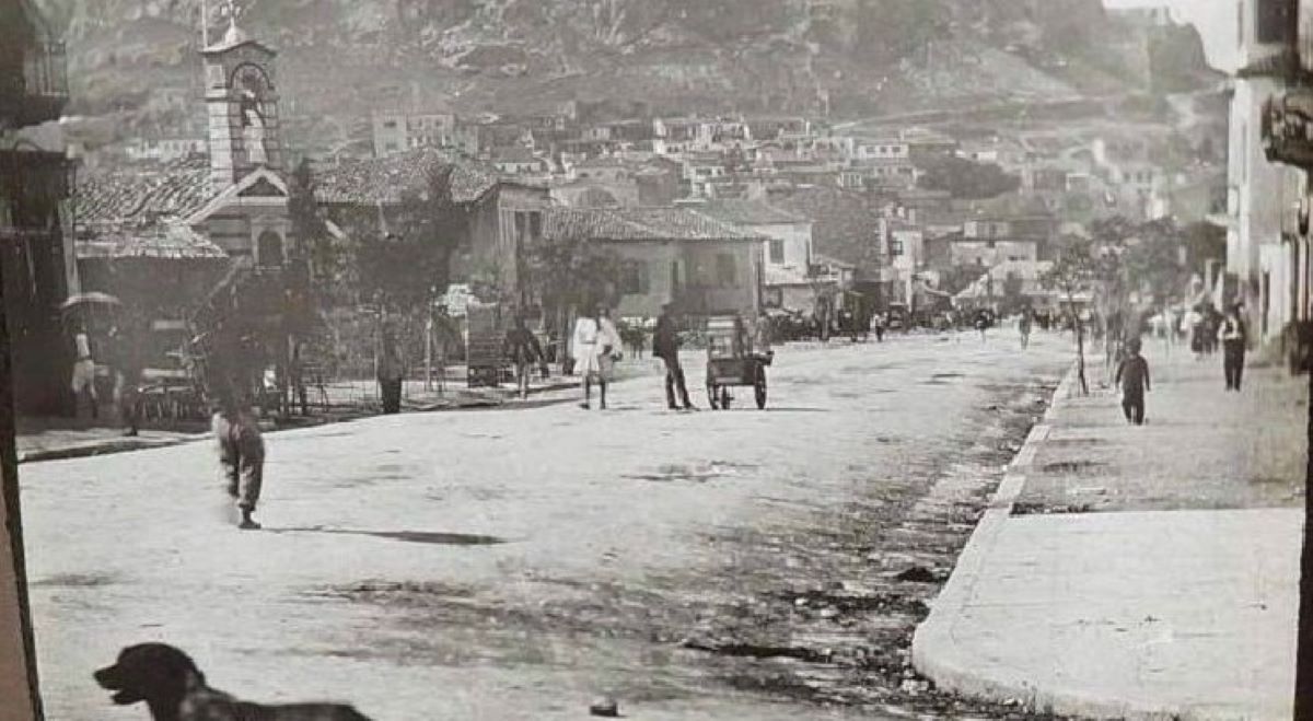 Κουίζ για την παλιά Αθήνα: Αναγνωρίζετε την οδό; Είναι από τις πιο γνωστές