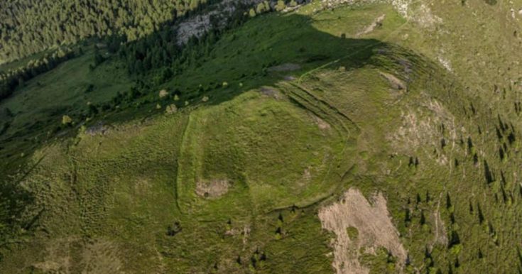 Η τοποθεσία του ρωμαϊκού στρατοπέδου στην Colm da Runga. Φωτογραφία: Andrea Badrutt, Chur/ Graubünden Archaeological Service