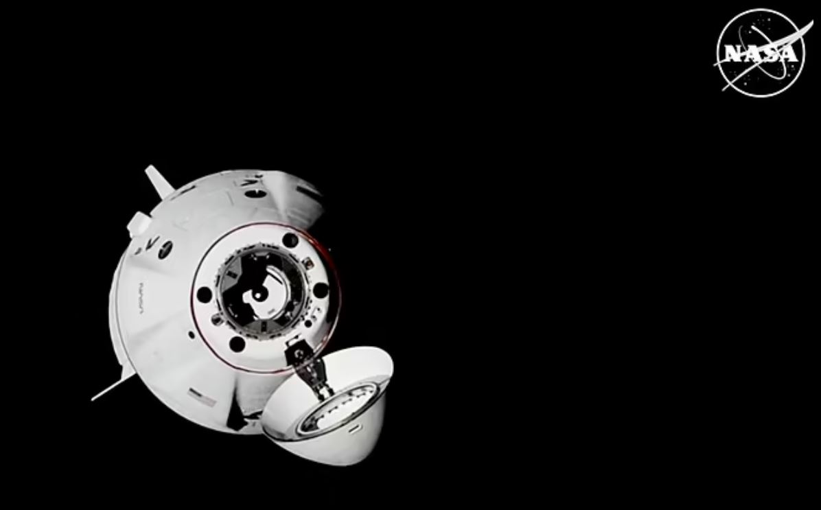 NASA: Έφτασε στον Διεθνή Διαστημικό Σταθμό η κάψουλα της Space X – Η αποστολή διάσωσης