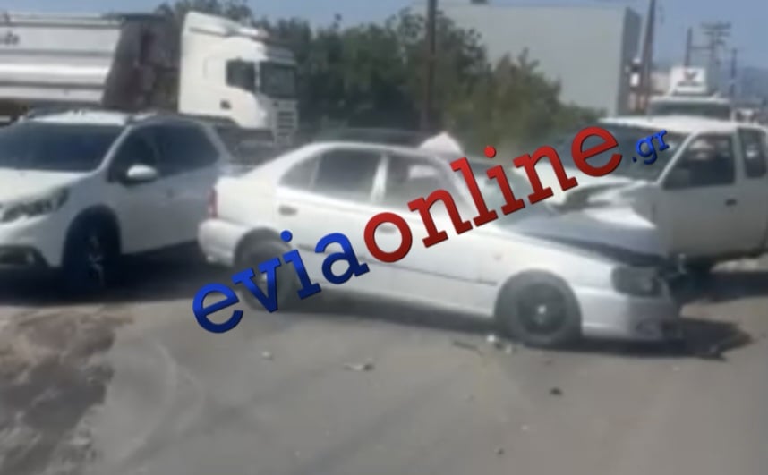 Εύβοια: Καραμπόλα τριών οχημάτων στην Έξω Παναγίτσα – Αναφορές για έναν τραυματία – ΦΩΤΟ και ΒΙΝΤΕΟ
