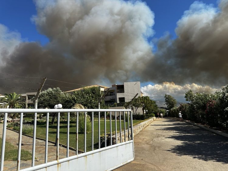 Φωτιά στα Χανιά: Εκκενώνονται προληπτικά ξενοδοχεία στον Πλατανιά – Μηνύματα από το 112 – ΦΩΤΟ και ΒΙΝΤΕΟ