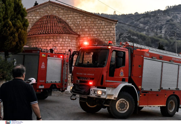 φωτιά ξυλόκαστρο