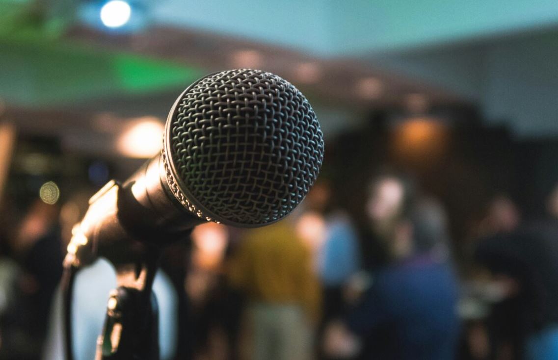 Μάθε πώς βγήκε η φράση «θα το κάνεις και θα πεις κι ένα τραγούδι»