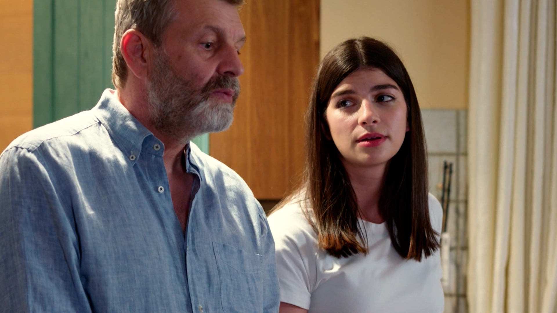 Η Γη της Ελιάς: Η Νάνσυ βάζει στο μάτι τον Μιχάλη και αρχίζει το φλερτ