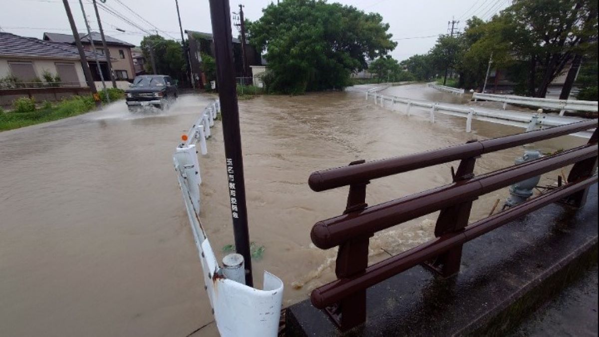 Ιαπωνία: Περίπου 16.000 άνθρωποι κλήθηκαν να εγκαταλείψουν τα σπίτια τους εξαιτίας πλημμυρών