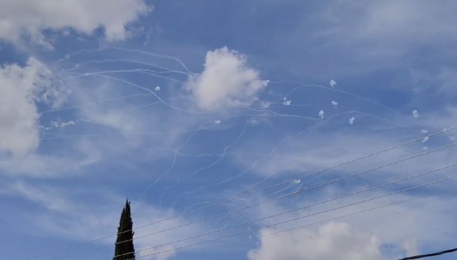 Χεζμπολάχ: 150 ρουκέτες εκτοξεύτηκαν στο βόρειο Ισραήλ σε τρία κύματα