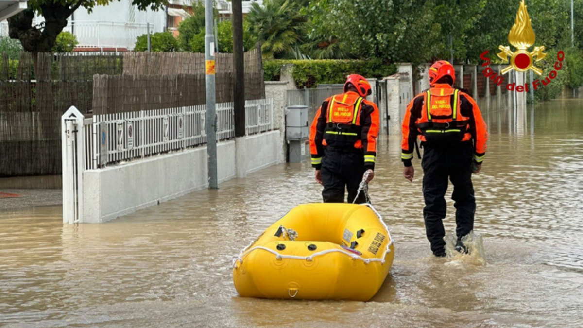 Ιταλία: Υπερχείλιση ποταμού στην Εμίλια Ρομάνια – Νεκρός ένας πυροσβέστης
