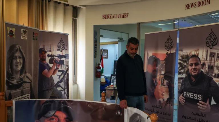 Δυτική Όχθη: Έφοδος ισραηλινών δυνάμεων στα γραφεία του Al Jazeera στη Ραμάλα και «μαύρο» για 45 ημέρες – Βίντεο