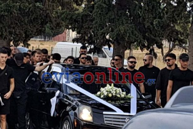 Τροχαίο στην Εύβοια: Ανείπωτη θλίψη στην κηδεία του 19χρονου Γιάννη Κικίδη – ΦΩΤΟ και ΒΙΝΤΕΟ