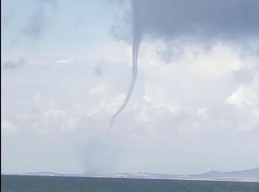 Ξάνθη: Εντυπωσιακός υδροστρόβιλος στην παραλία των Αβδήρων – Δείτε βίντεο