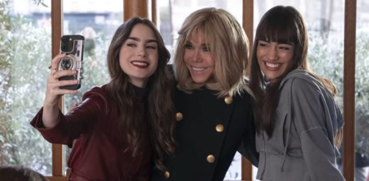 Η τηλεοπτική Emily, Λίλι Κόλινς με την Μπριζίτ Μακρόν.