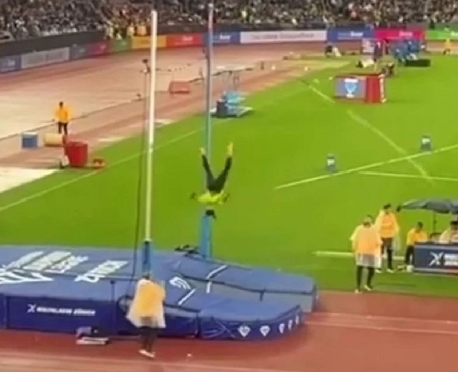Εμμανουήλ Καραλής: Η στιγμή που γλίστρησε το κοντάρι του λόγω βροχής στο Diamond League – «Τι μάτι είναι αυτό ρε παιδιά;»