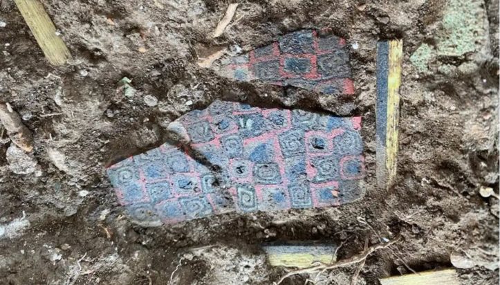 Διακοσμητικές πλάκες από γυαλί millefiori του 5ου αιώνα μ.Χ. που βρέθηκαν στο Ανδριακή.