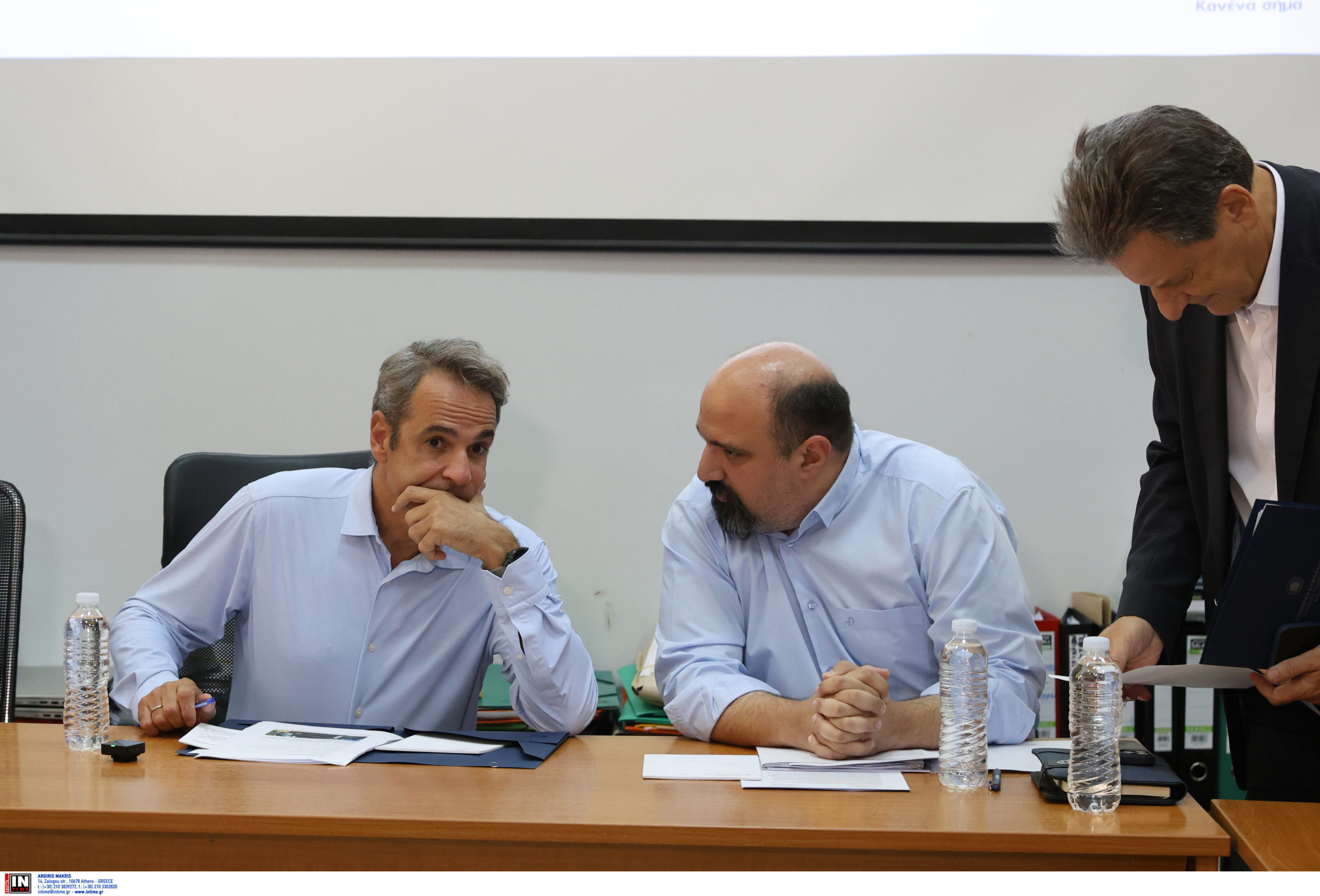 Περιοδεία Μητσοτάκη στη Θεσσαλία – Τα μέτρα για τους πληγέντες στο επίκεντρο σύσκεψης στο δημαρχείο Φαρκαδόνας