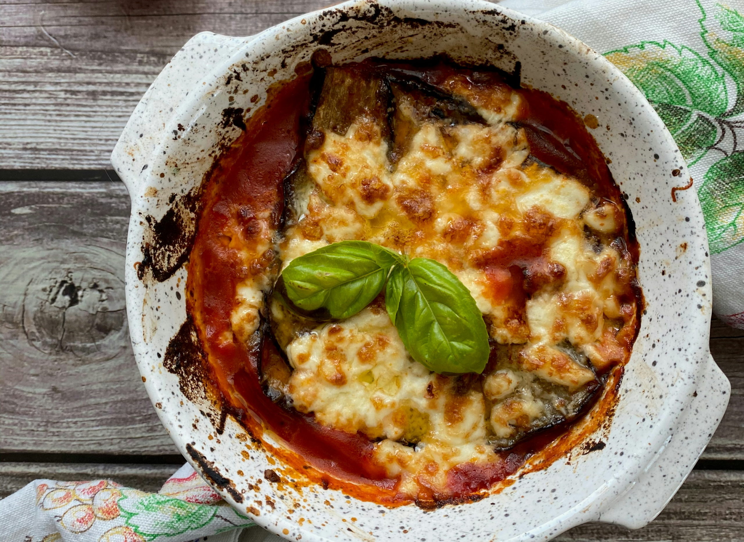 Πανεύκολη συνταγή για μελιτζάνες με παρμεζάνα στο air fryer – Φτιάξτε ένα πλήρες γεύμα μέσα σε λίγα λεπτά